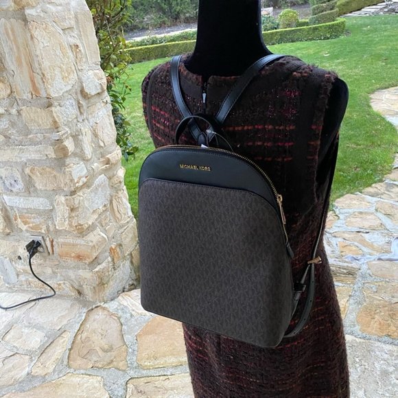 NWT Michael Kors signature LG Emmy backpack brown - Picture 7 of 8